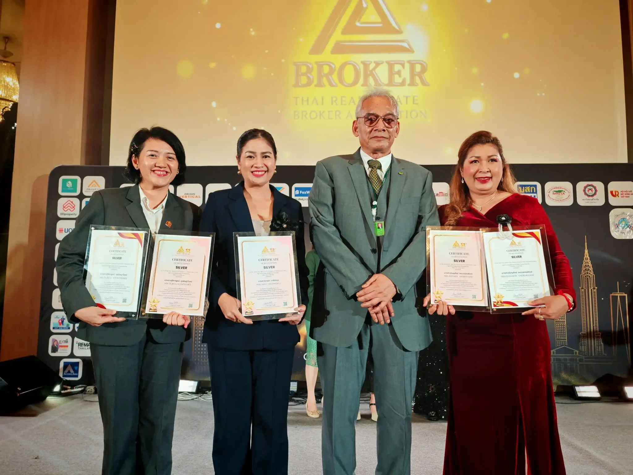 line_oa_chat_251229_152723_group_4